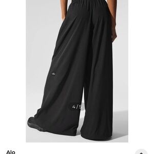 NWT SOLD OUT ALO Mesh Mirage Trouser Black Wide Leg Pants S ❤️❤️❤️